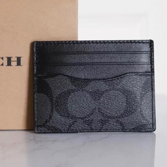 Authentic Coach signature leather card case - Picture 7 of 8